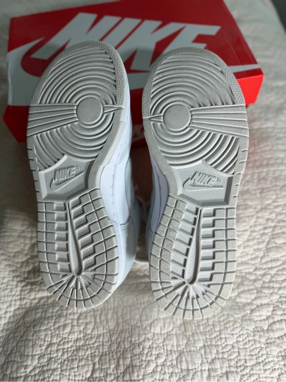 Nike Dunk Low White Photon Dust DD1503-103 Women’s Size 7 Men’s 5.5